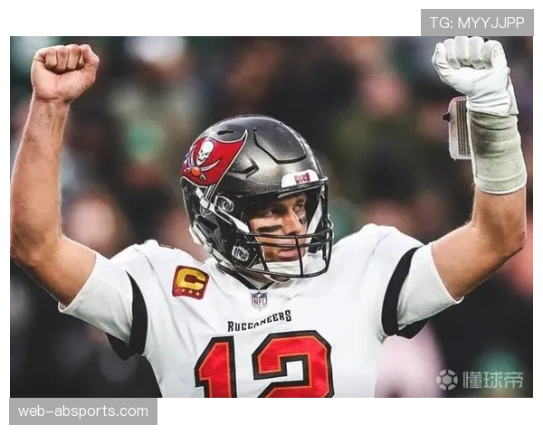 特写：40岁的汤姆-布雷迪现身新英格兰爱国者训练场